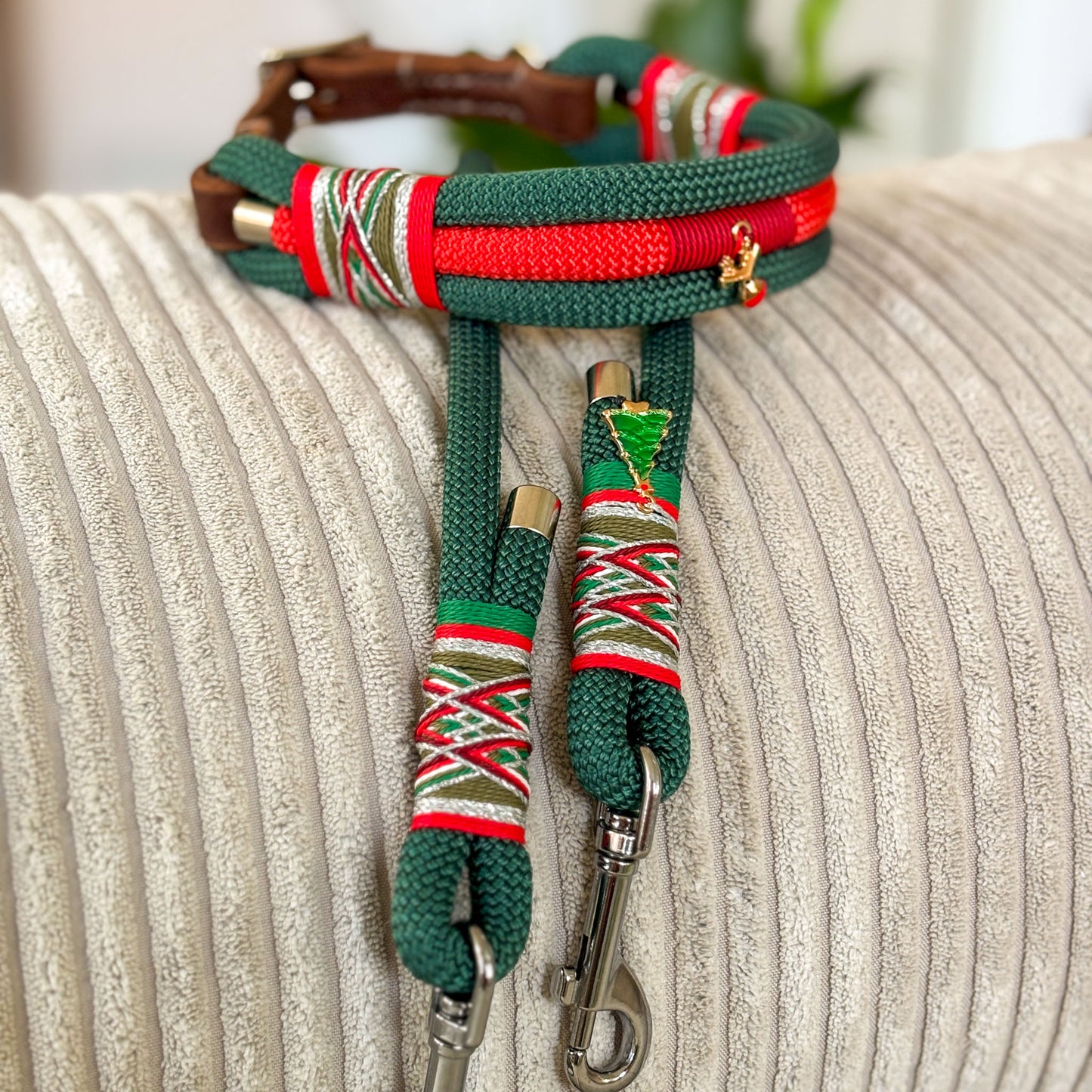 Weihnachtsset für Hunde – Tau-Halsband (34–40 cm) & Leine (1,50 m) in Grün, Rot & Silber